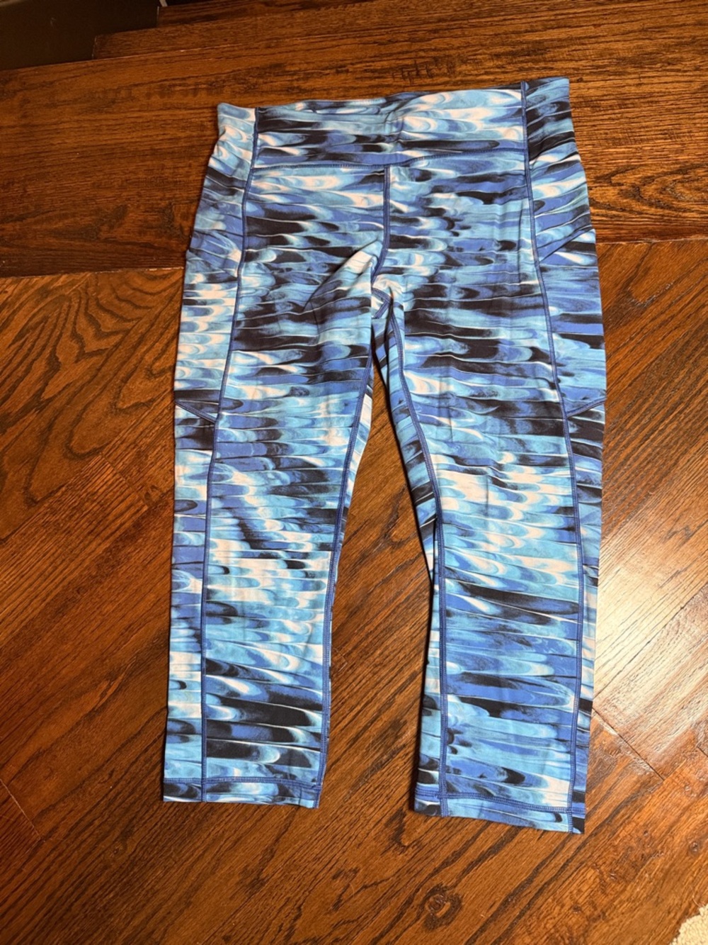 lululemon athletica Blue Wave Print Capris